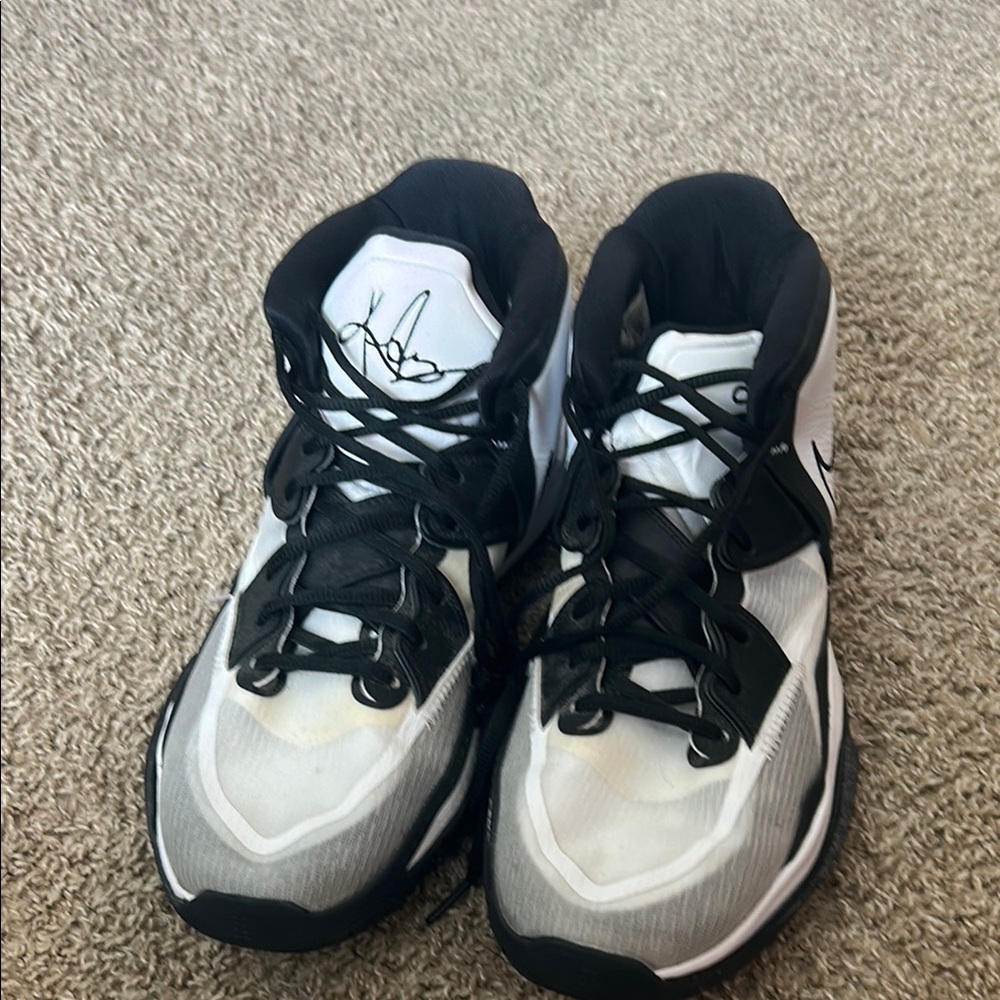 Kyrie Infinity Basketball Shoes
